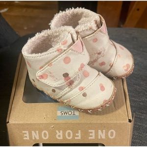 New toms girls size 4c